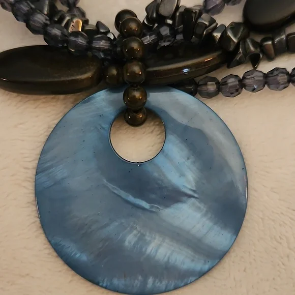 Vtg Twisted Multi-strand Acrylic Hematite Beaded Shell Pendant Festival Necklace - Picture 3 of 7